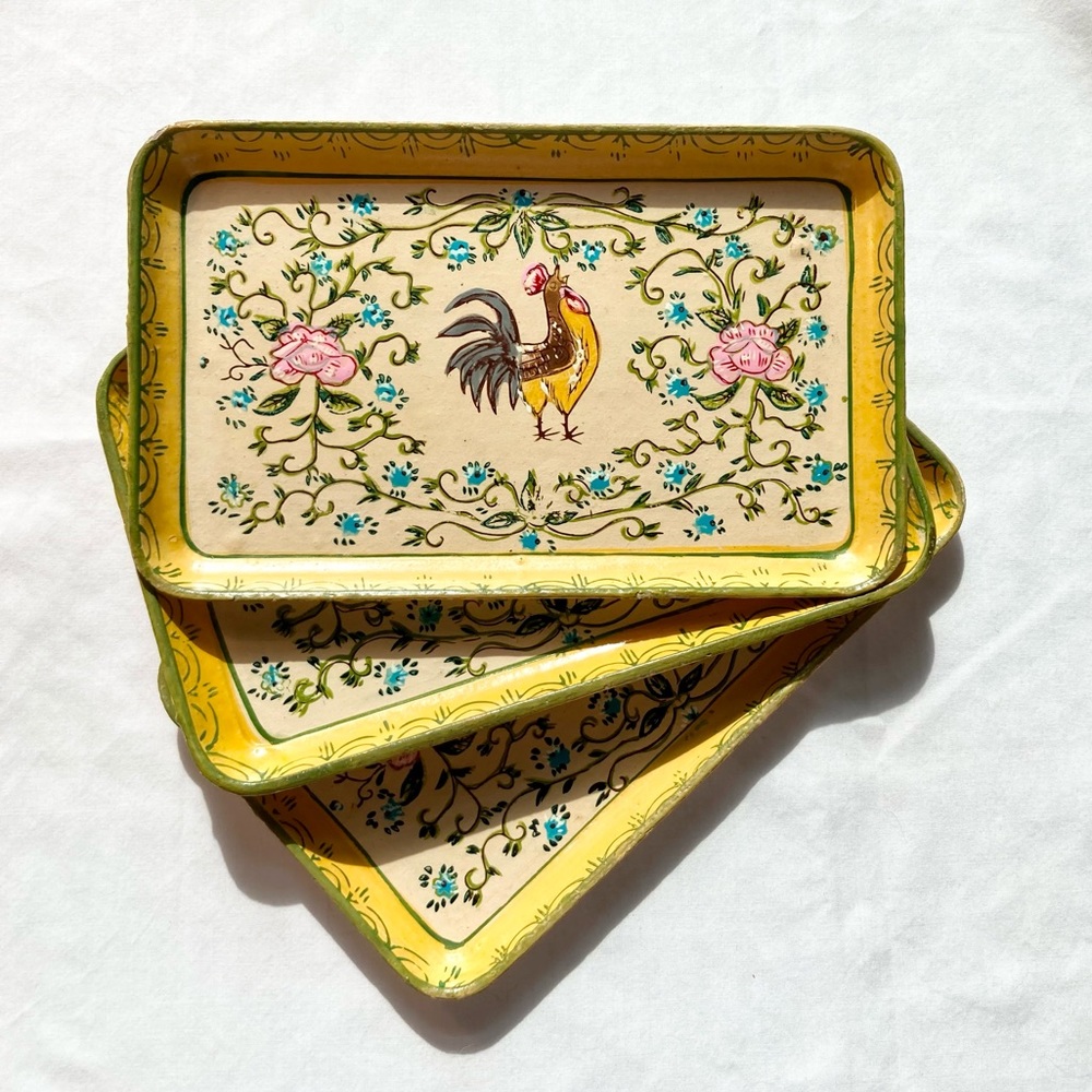 Vintage Paper Mâché Trays (Set of 3). Circa 1960s.